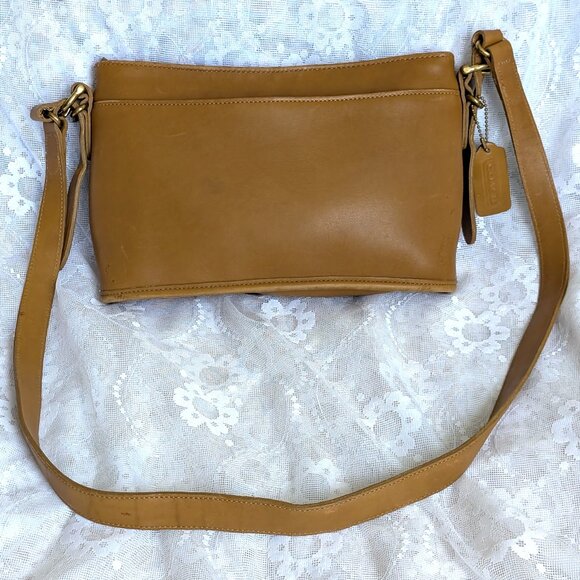 COACH Vintage Equestrian Camel Tan Leather Shoulder Crossbody 9802 Bag - Picture 1 of 15
